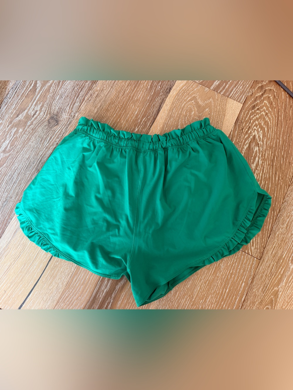 OFFLINE By Aerie 2" Ruffle Hot Stuff Short jelly bean green nwot - Picture 6 of 9